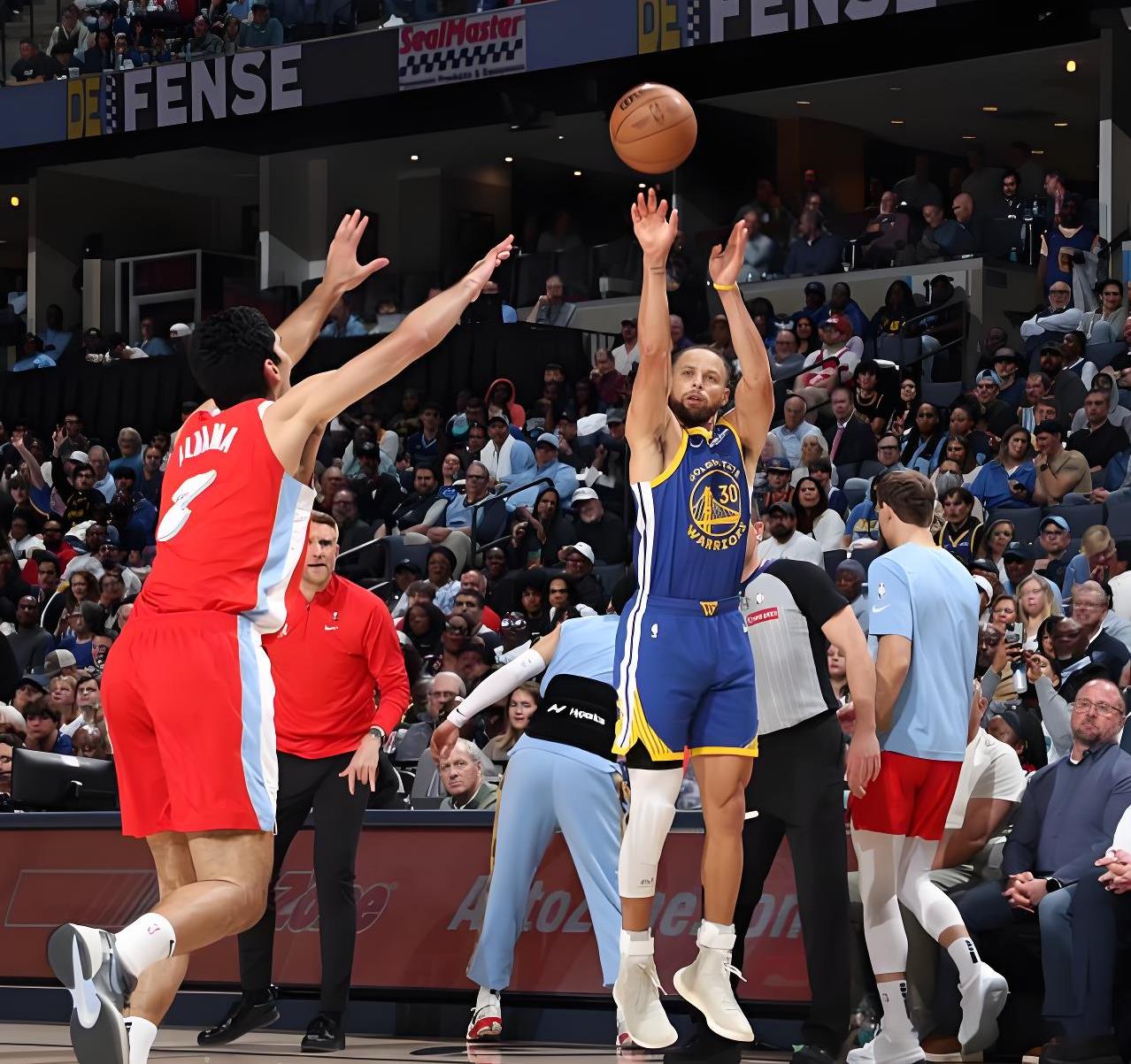 开云登录-包含比赛规则变更首场状态出色，勇士观众沸腾！，科维托娃重返赛场气势如虹延续的词条